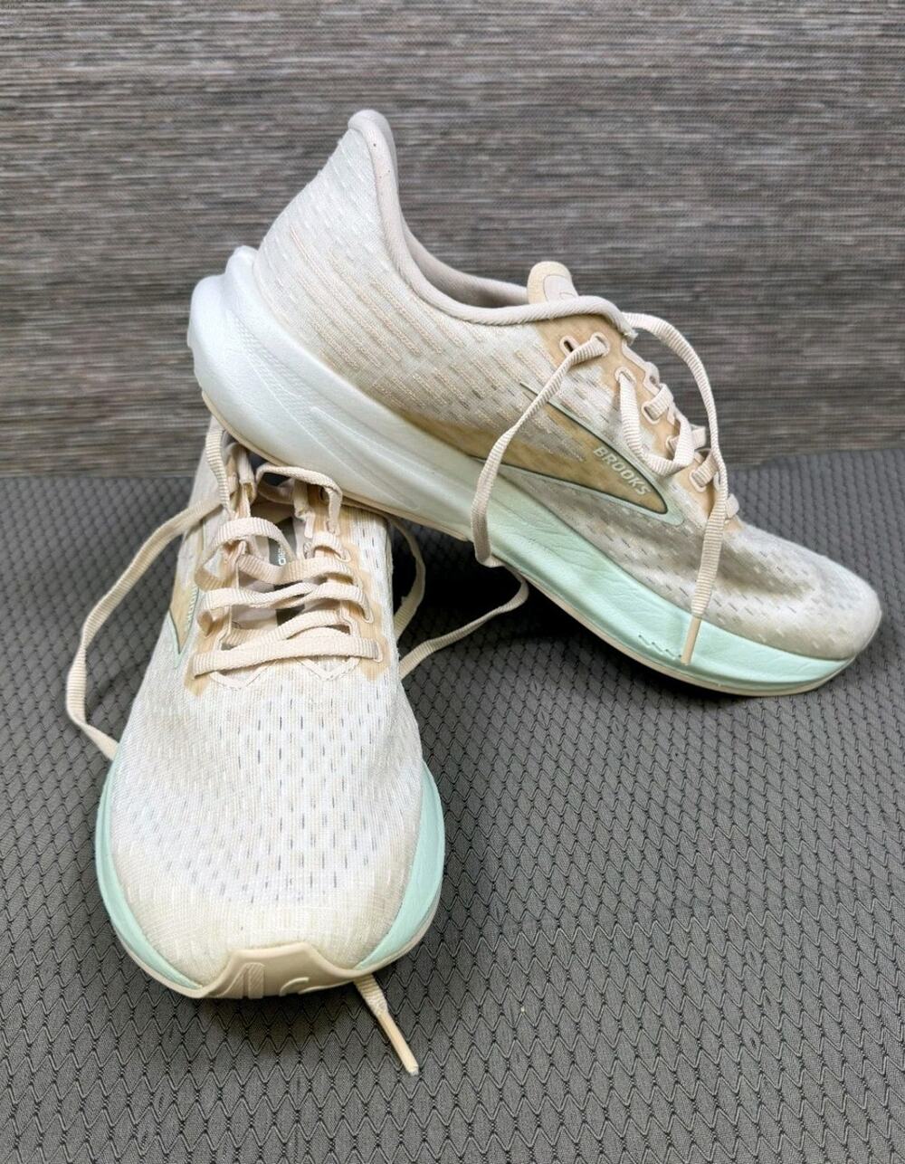 Brooks Hyperion Womens Size 11B Crystal Grey/Blue Glass Running Shoes Sneakers